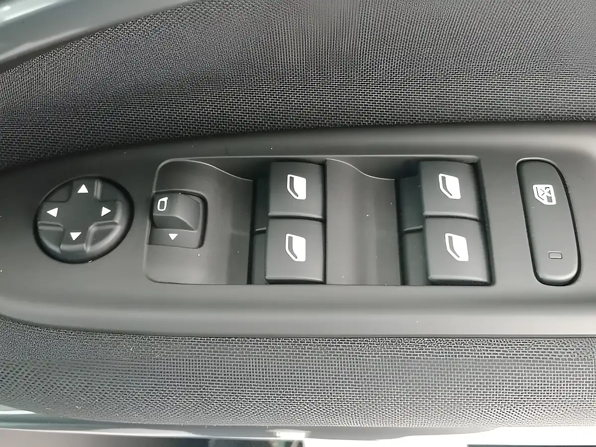 Used 2026 Fiat 600 Blue - Interior and Exterior details 9