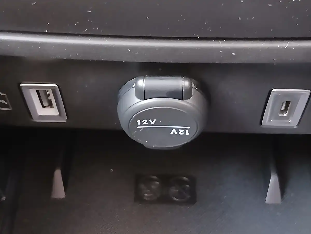 Used 2026 Fiat 600 Icon Sky Blue - Interior and Exterior details 17