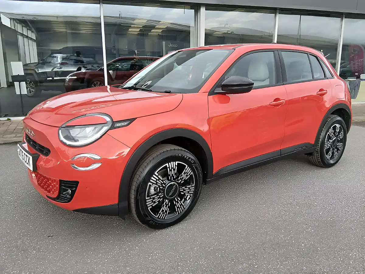Used 2026 Fiat 600 Icon Sunset Orange - Interior and Exterior details 3