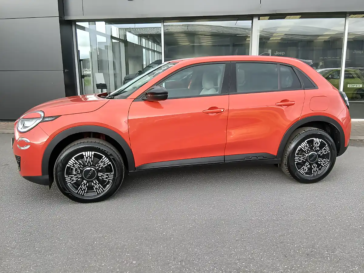 Used 2026 Fiat 600 Icon Sunset Orange - Interior and Exterior details 5