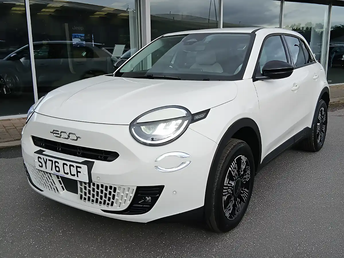 Used 2026 Fiat 600 Icon White - Interior and Exterior details 4