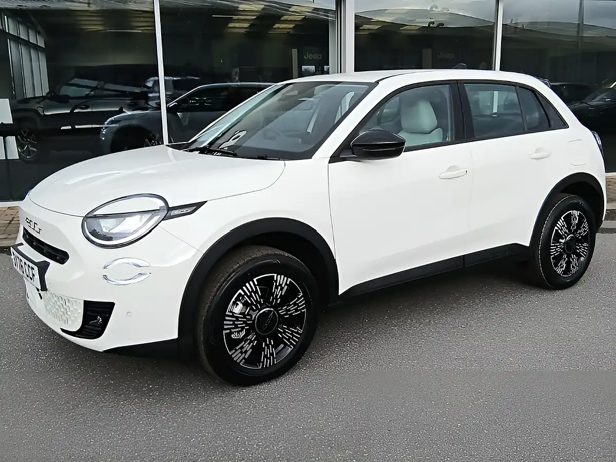 Used 2026 Fiat 600 Icon White - Interior and Exterior details 5