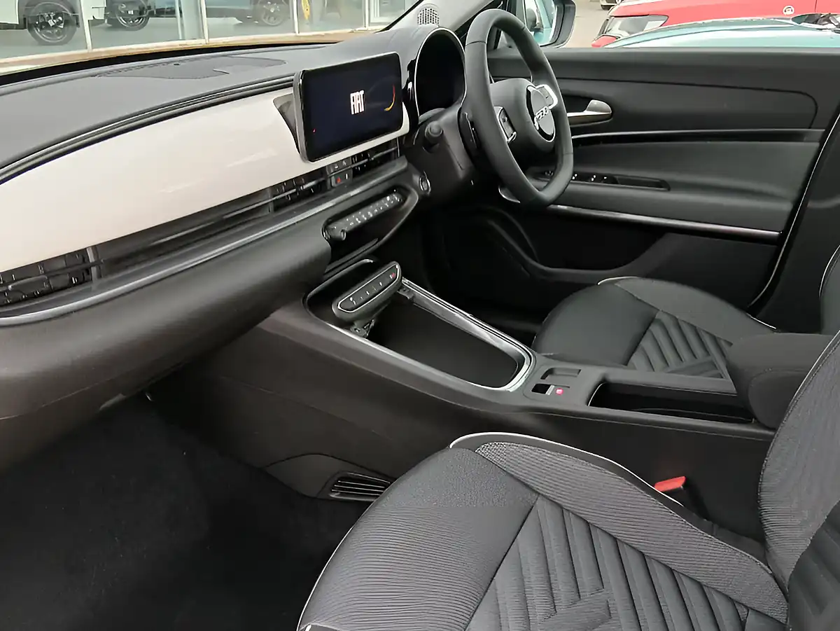 Used 2026 Fiat 600 Icon White - Interior and Exterior details 9
