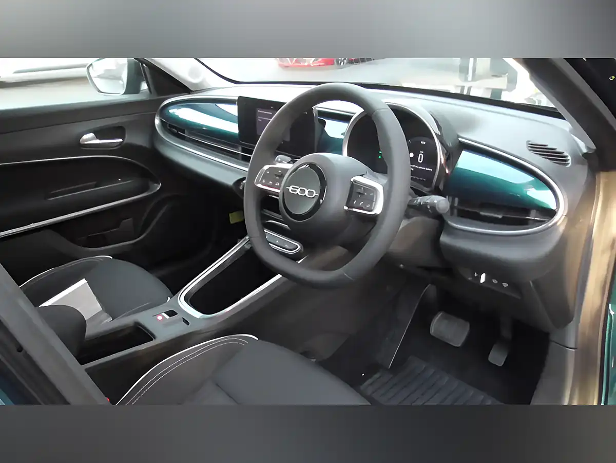 Used 2026 Fiat 600 Ocean Green - Interior and Exterior details 17
