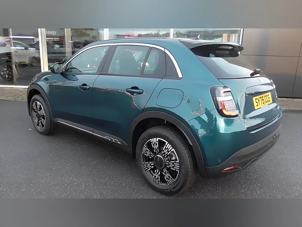 Used 2026 Fiat 600 Ocean Green - Interior and Exterior details 9