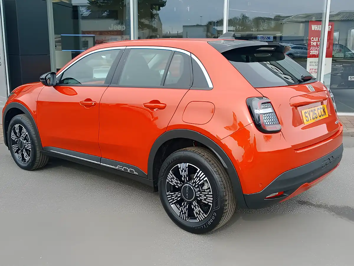 Used 2026 Fiat 600 Orange - Interior and Exterior details 3