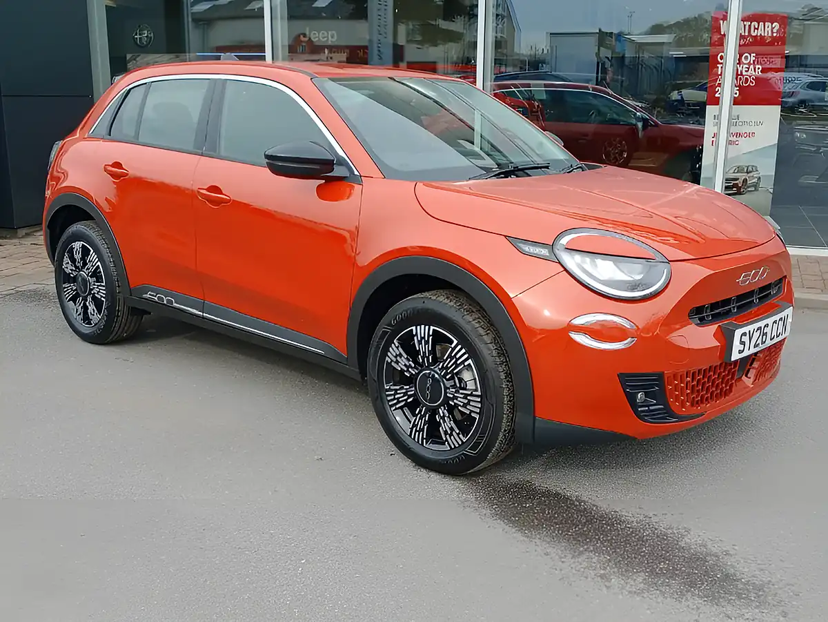 Used 2026 Fiat 600 Orange - Interior and Exterior details 5