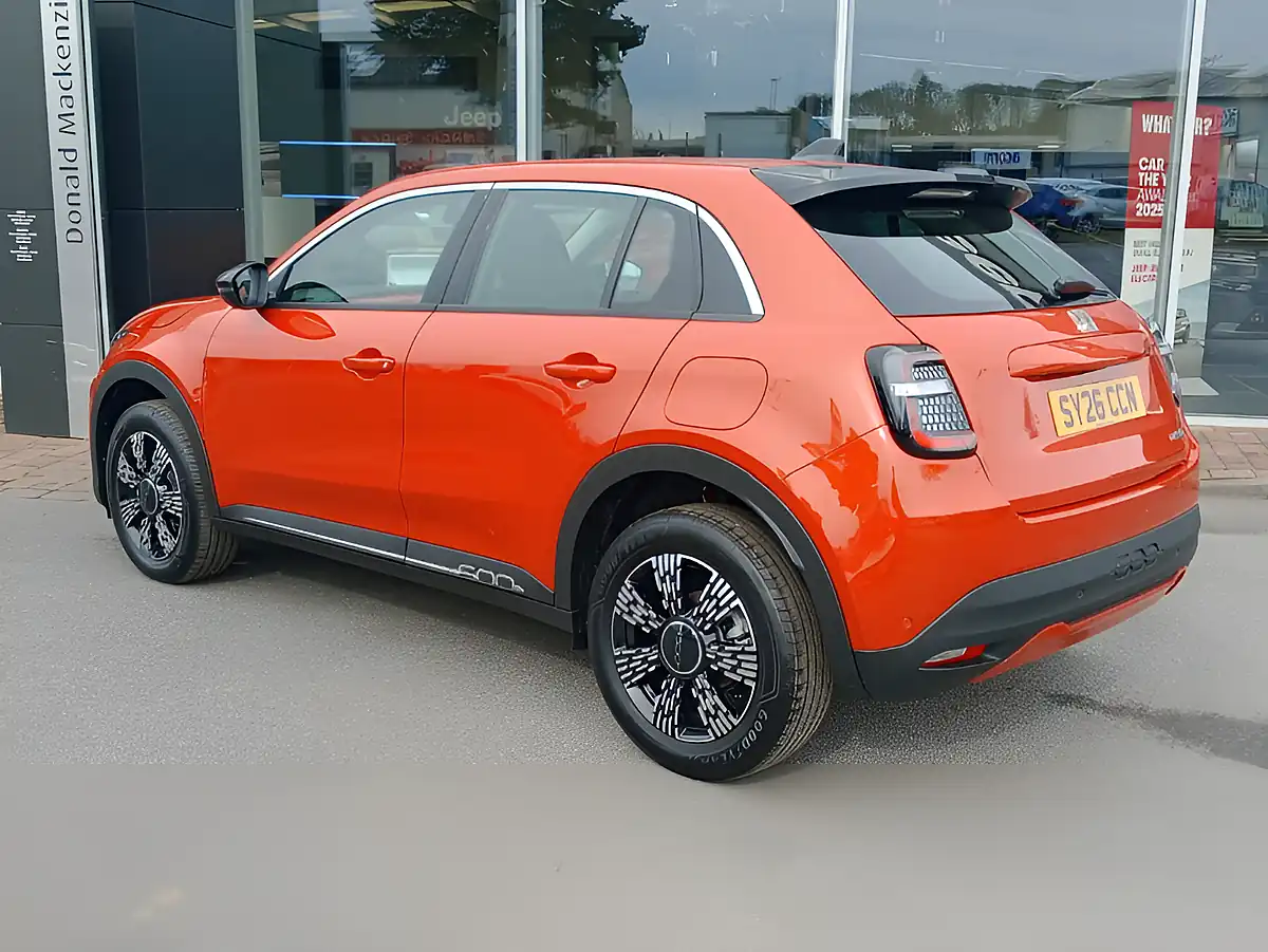 Used 2026 Fiat 600 Orange - Interior and Exterior details 6