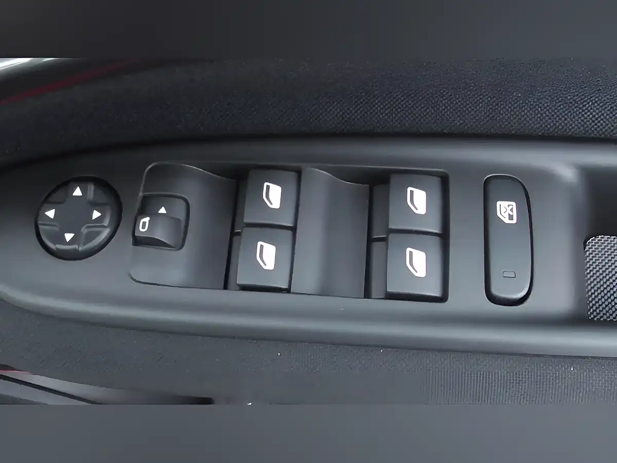 Used 2026 Fiat 600 Sunset Orange - Interior and Exterior details 20