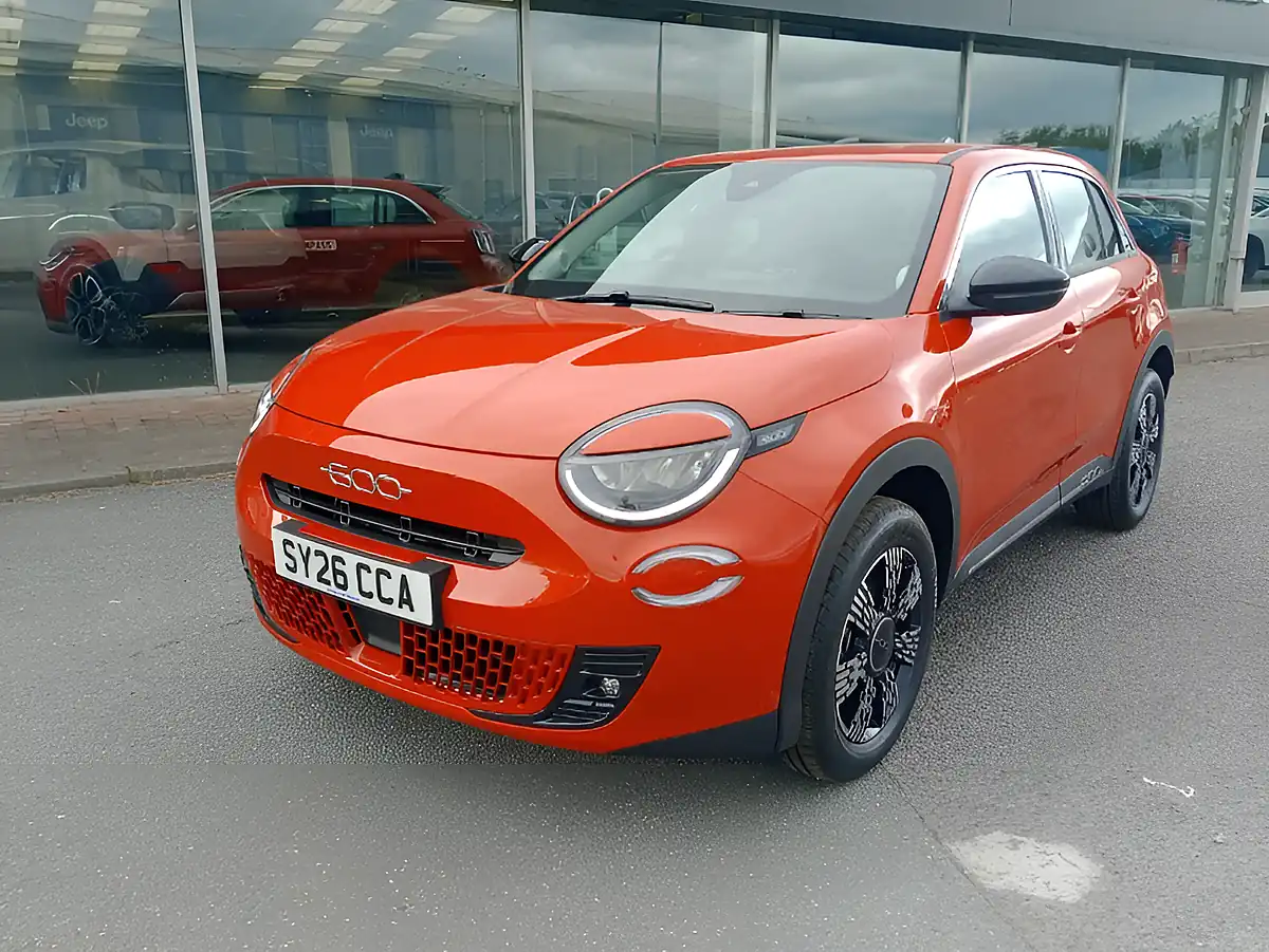 Used 2026 Fiat 600 Sunset Orange - Interior and Exterior details 3