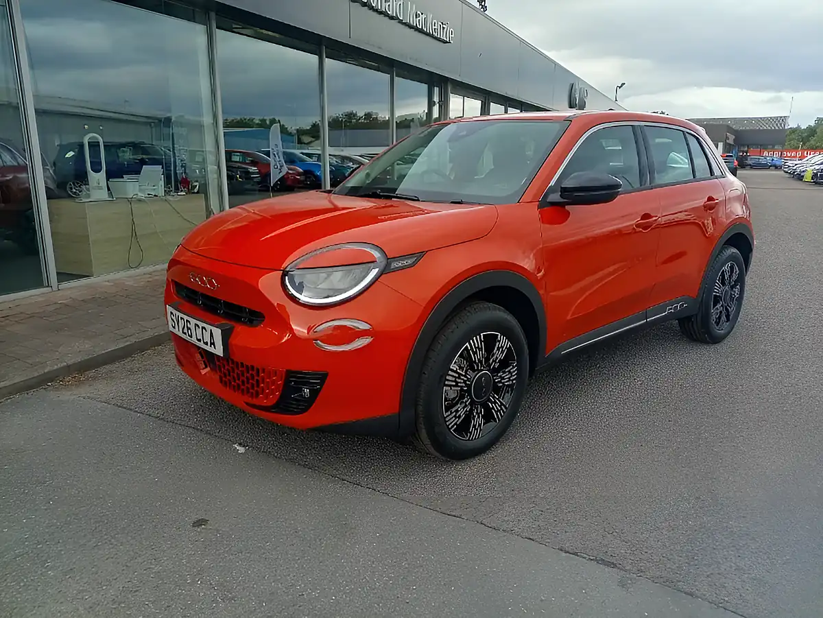 Used 2026 Fiat 600 Sunset Orange - Interior and Exterior details 9