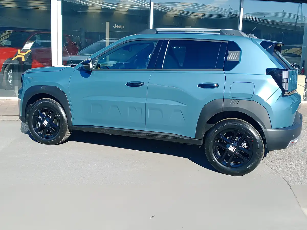 Used 2026 Fiat Grand Panda Icon Blue - Interior and Exterior details 3