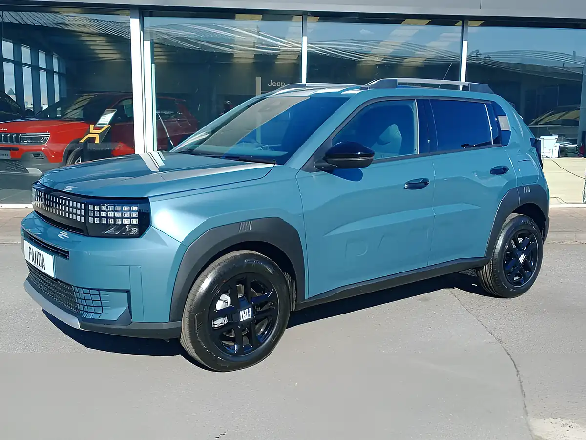 Used 2026 Fiat Grand Panda Icon Blue - Interior and Exterior details 5