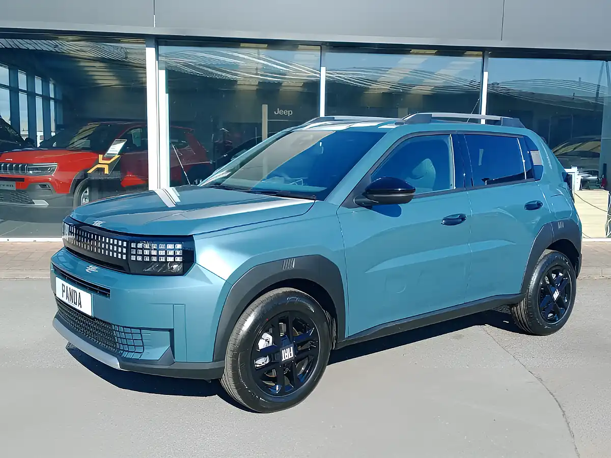 Used 2026 Fiat Grand Panda Icon Blue - Interior and Exterior details 6