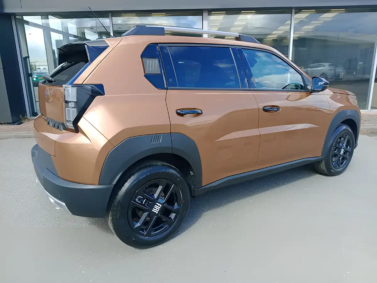 Used 2026 Fiat Grand Panda Icon Bronze - Interior and Exterior details 5