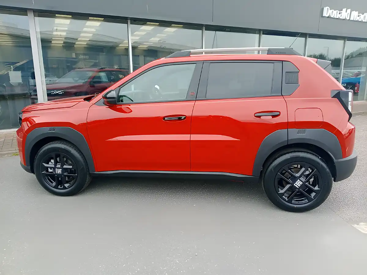 Used 2026 Fiat Grand Panda Icon Red - Interior and Exterior details 5