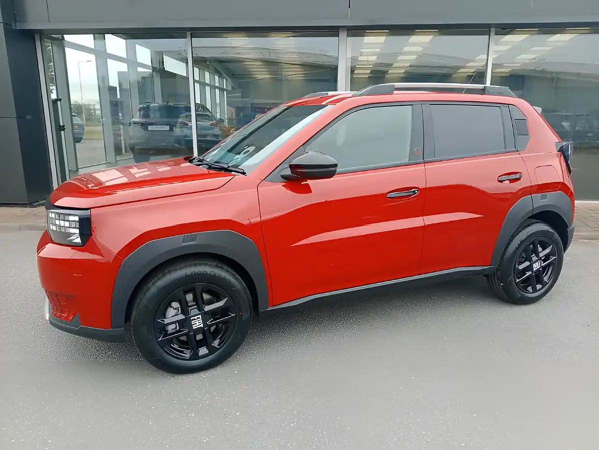 Used 2026 Fiat Grand Panda Icon Red - Interior and Exterior details 6