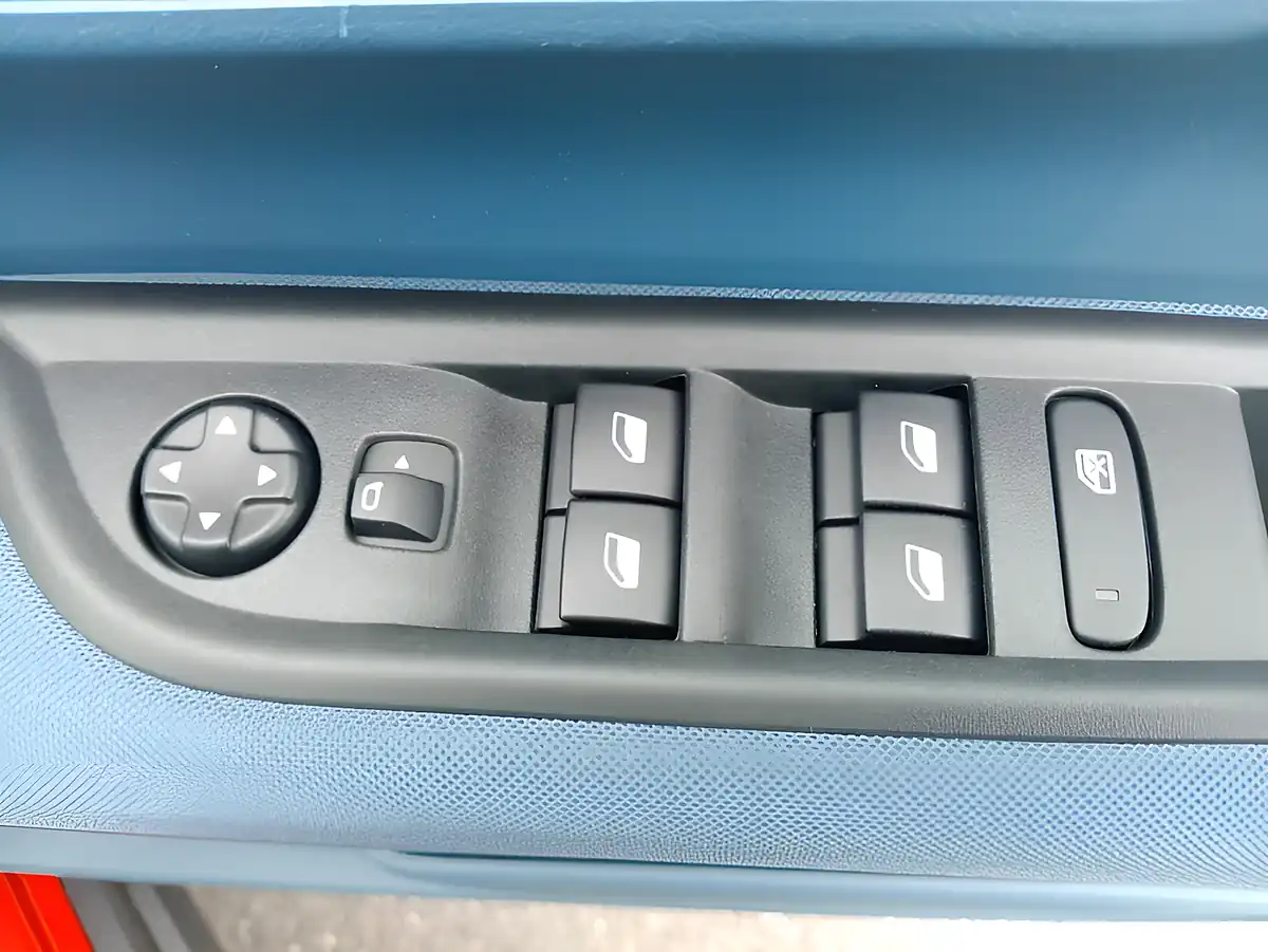Used 2026 Fiat Grand Panda Icon Red - Interior and Exterior details 9
