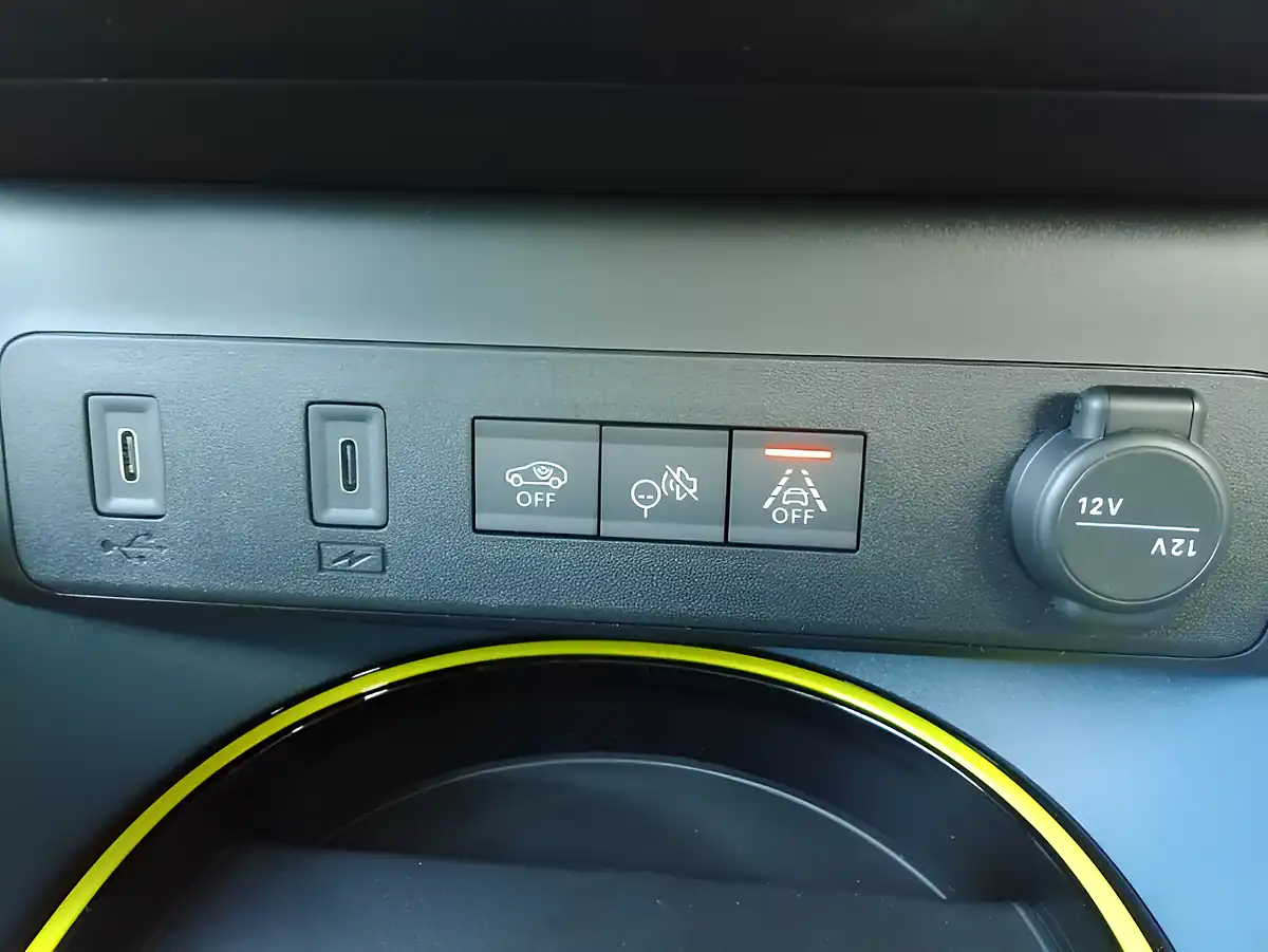 Used 2026 Fiat Grand Panda Icon White - Interior and Exterior details 9
