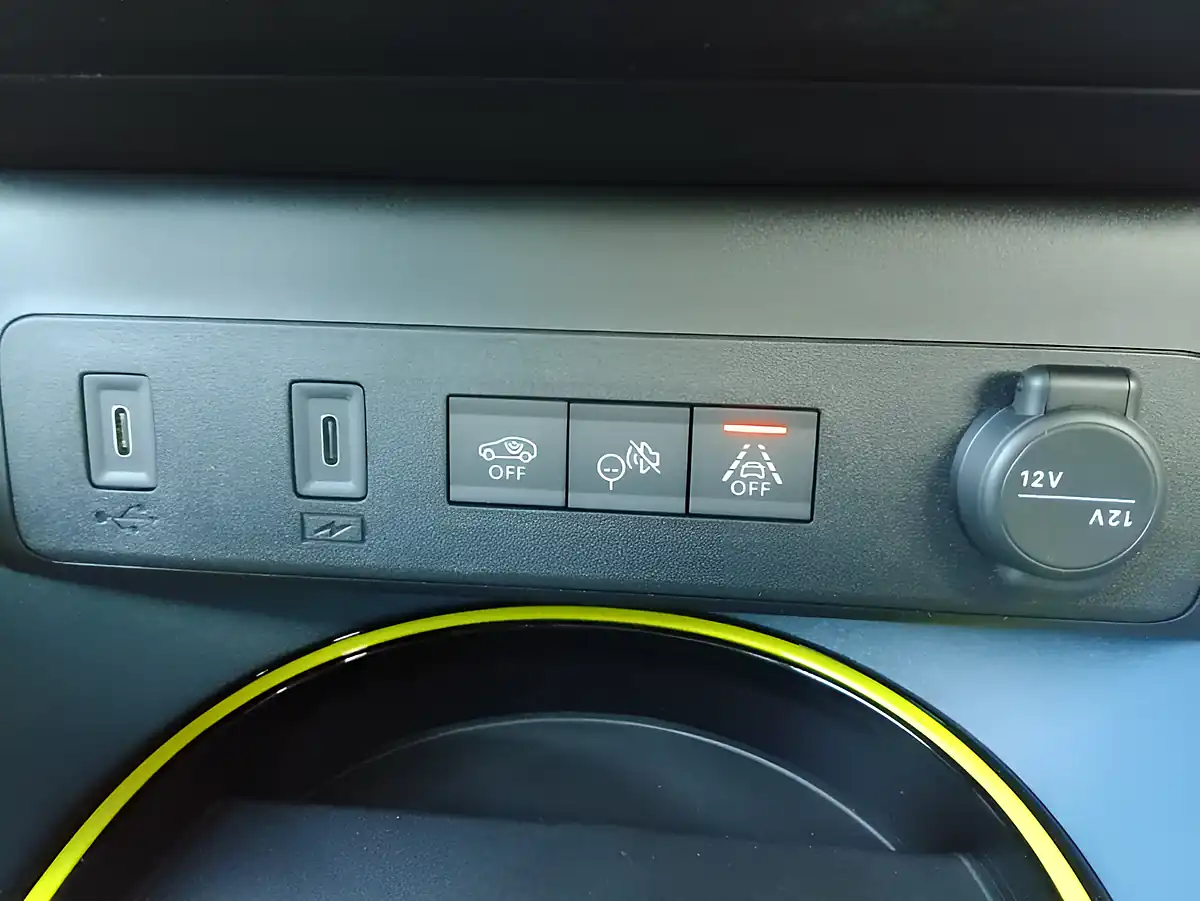 Used 2026 Fiat Grand Panda Icon White - Interior and Exterior details 9