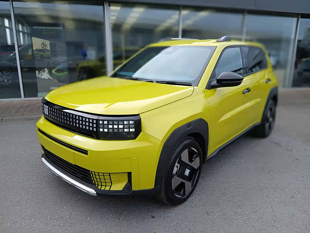 Used 2026 Fiat Grand Panda La Prima Yellow - Interior and Exterior details 6