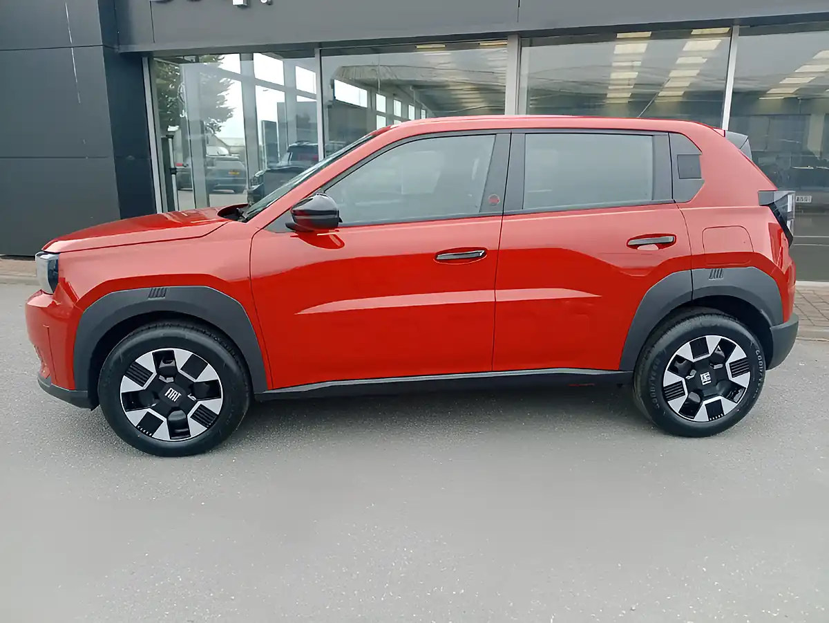 Used 2026 Fiat Grand Panda Pop Red - Interior and Exterior details 3