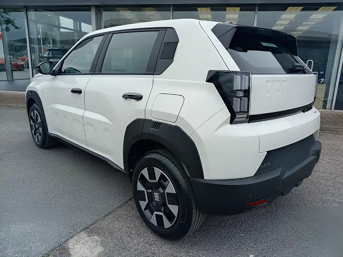 Used 2026 Fiat Grand Panda Pop White - Interior and Exterior details 6