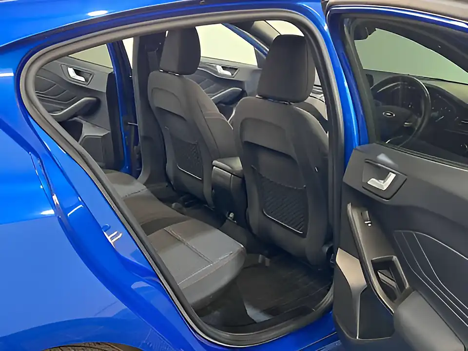Used 2026 Ford Focus ST-Line Blue - Interior and Exterior details 10