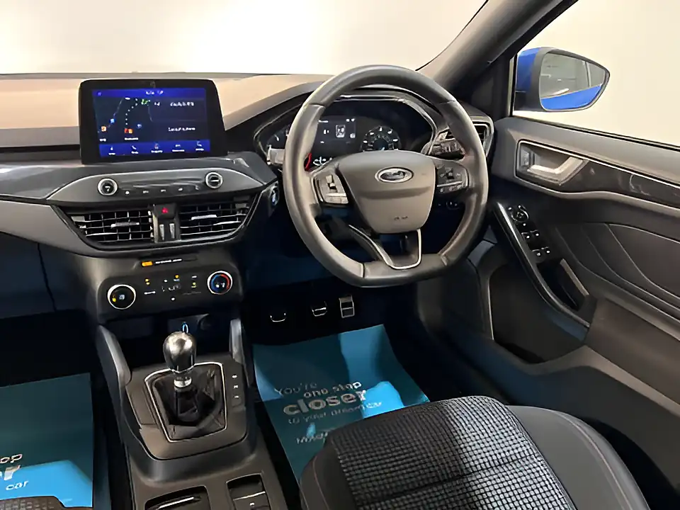 Used 2026 Ford Focus ST-Line Blue - Interior and Exterior details 12