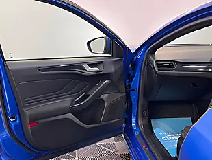 Used 2026 Ford Focus ST-Line Blue - Interior and Exterior details 16