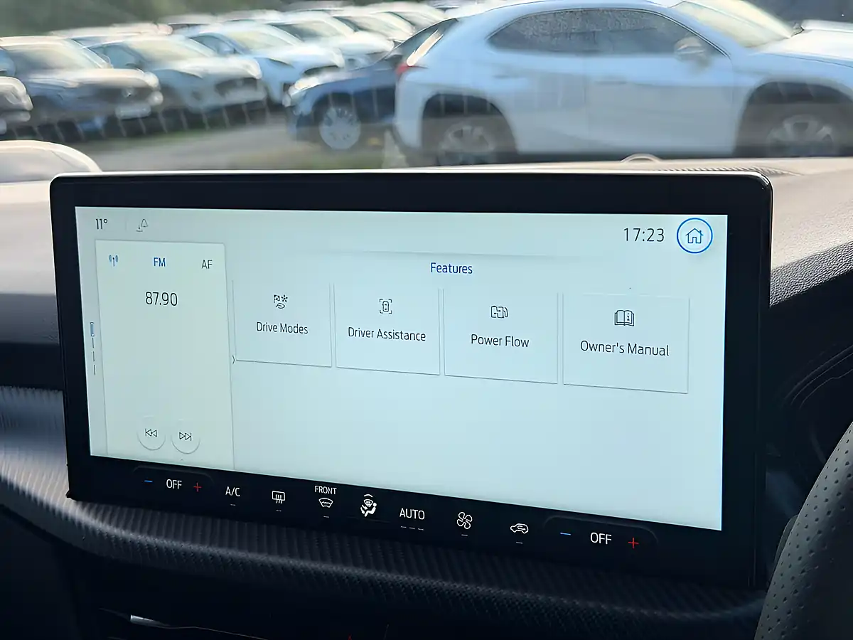 Used 2026 Ford Kuga ST-Line Blue - Interior and Exterior details 11