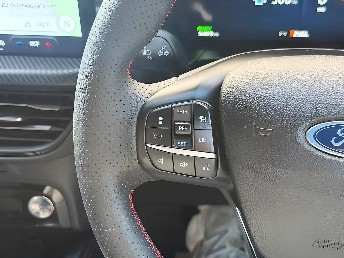 Used 2026 Ford Kuga ST-Line Blue - Interior and Exterior details 12