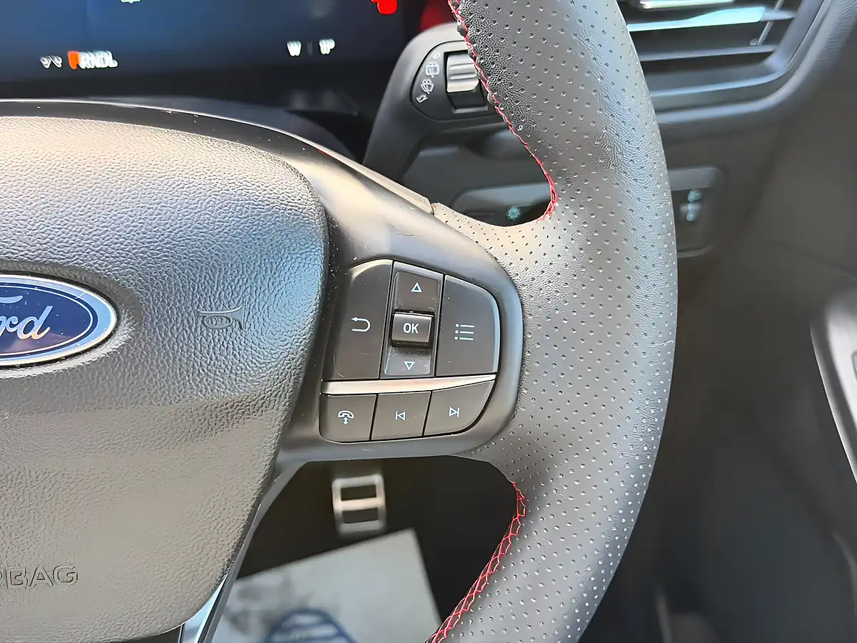 Used 2026 Ford Kuga ST-Line Blue - Interior and Exterior details 14