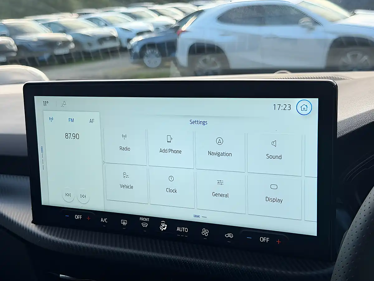 Used 2026 Ford Kuga ST-Line Blue - Interior and Exterior details 15