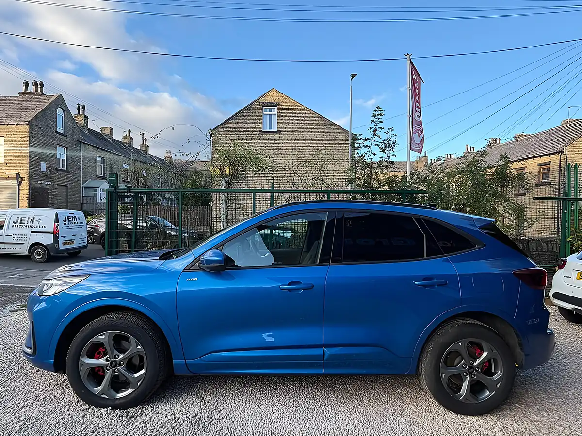 Used 2026 Ford Kuga ST-Line Blue - Interior and Exterior details 8