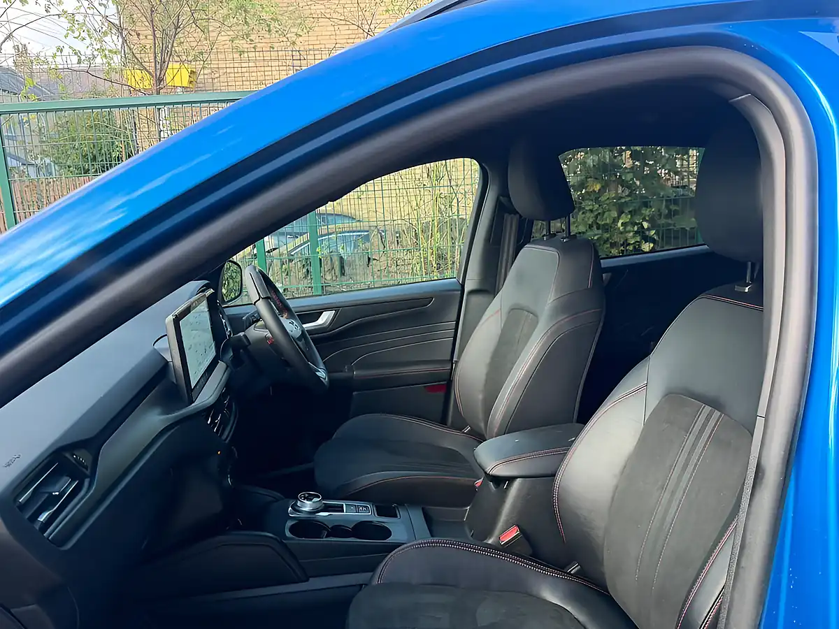 Used 2026 Ford Kuga ST-Line Blue - Interior and Exterior details 9