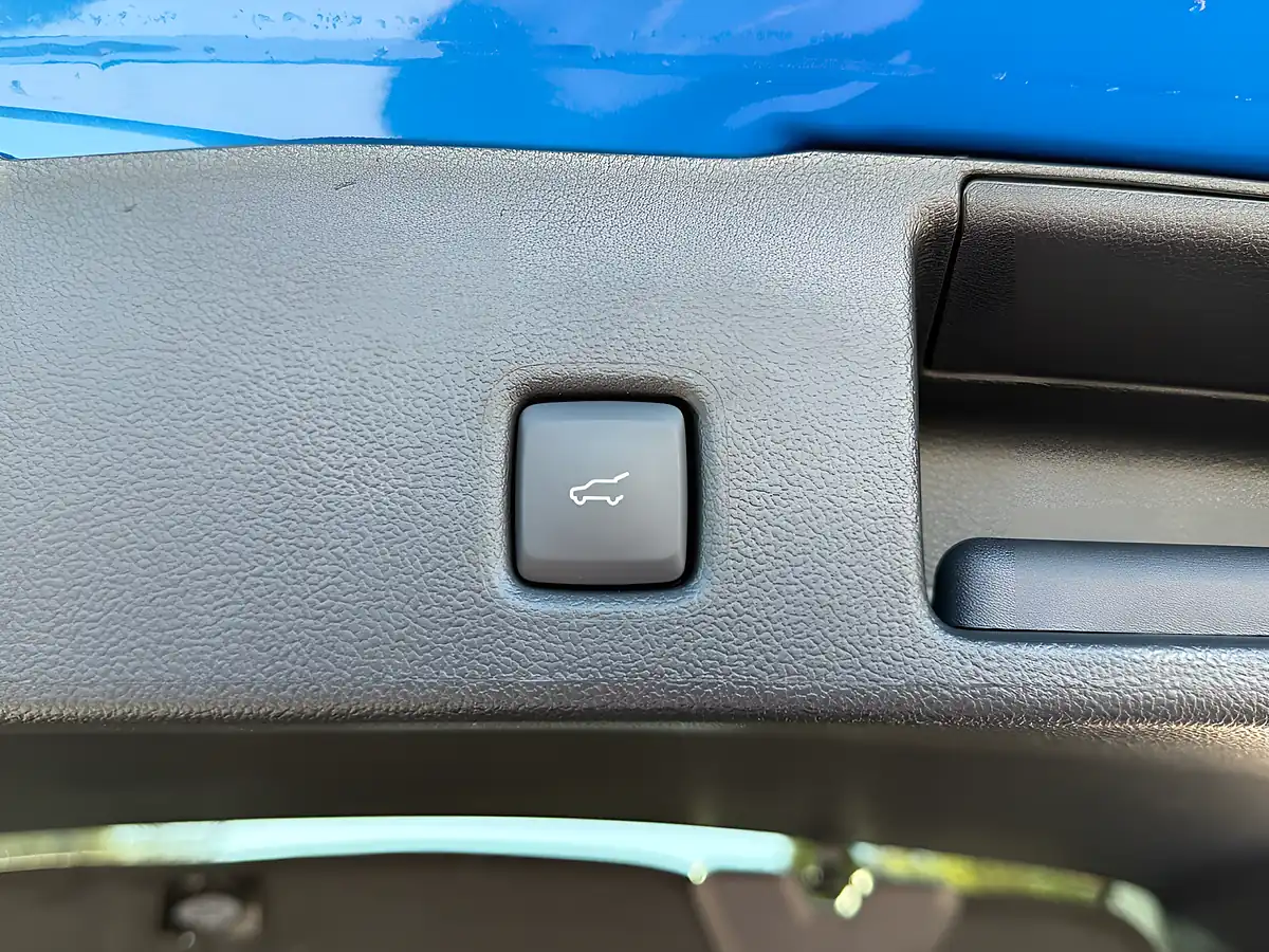 Used 2026 Ford Kuga ST-Line X Desert Island Blue - Interior and Exterior details 16