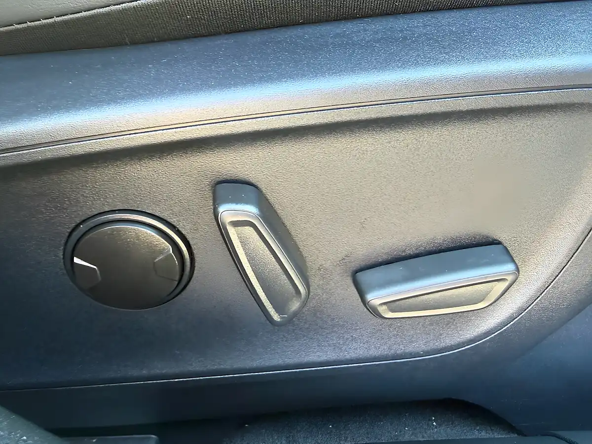 Used 2026 Ford Kuga ST-Line X Desert Island Blue - Interior and Exterior details 18