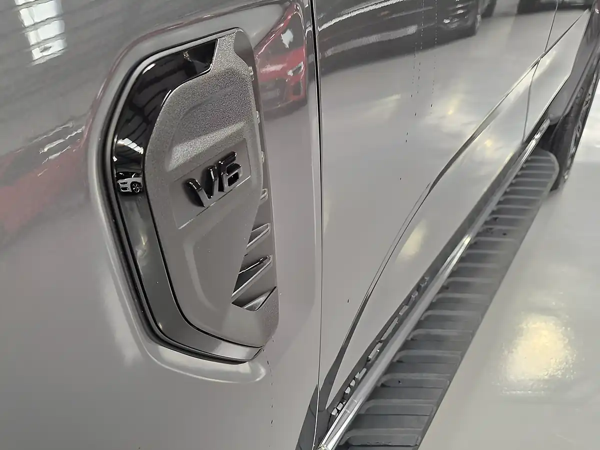 Used 2026 Ford Ranger Wildtrak Carbonized Grey Metallic - Interior and Exterior details 12
