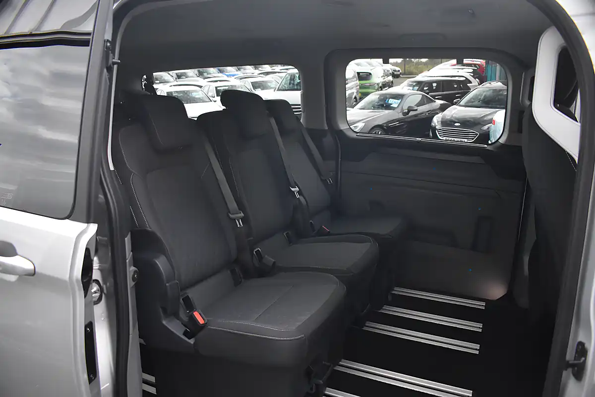 Used 2026 Ford Tourneo Custom Titanium Luxe Moondust Silver - Interior and Exterior details 12