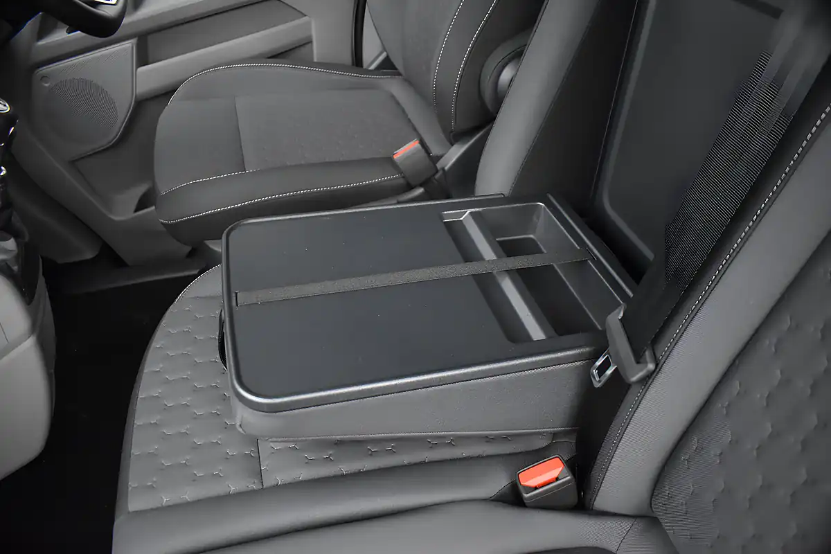 Used 2026 Ford Tourneo Custom Titanium Luxe Moondust Silver - Interior and Exterior details 14