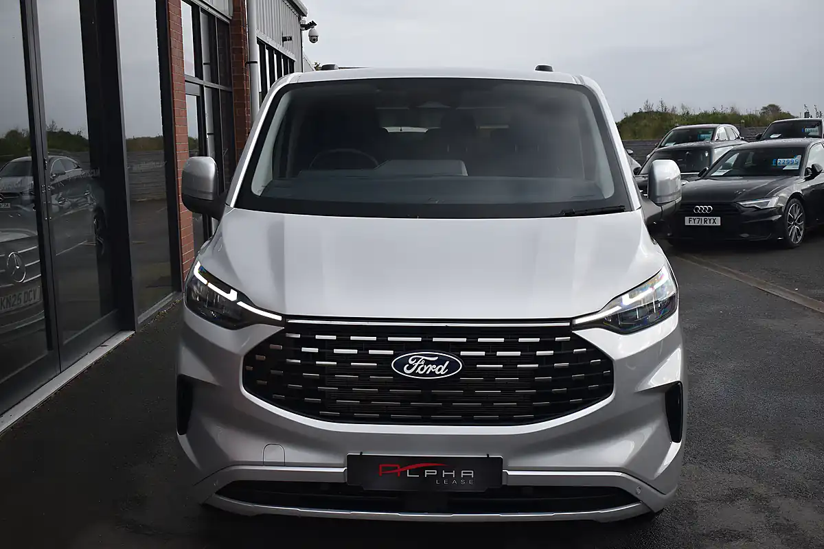 Used 2026 Ford Tourneo Custom Titanium Luxe Moondust Silver - Interior and Exterior details 3