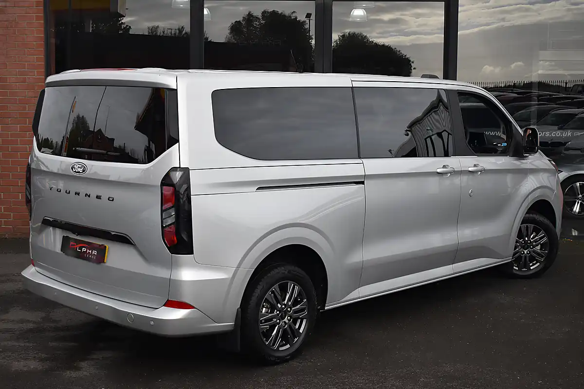 Used 2026 Ford Tourneo Custom Titanium Luxe Moondust Silver - Interior and Exterior details 5