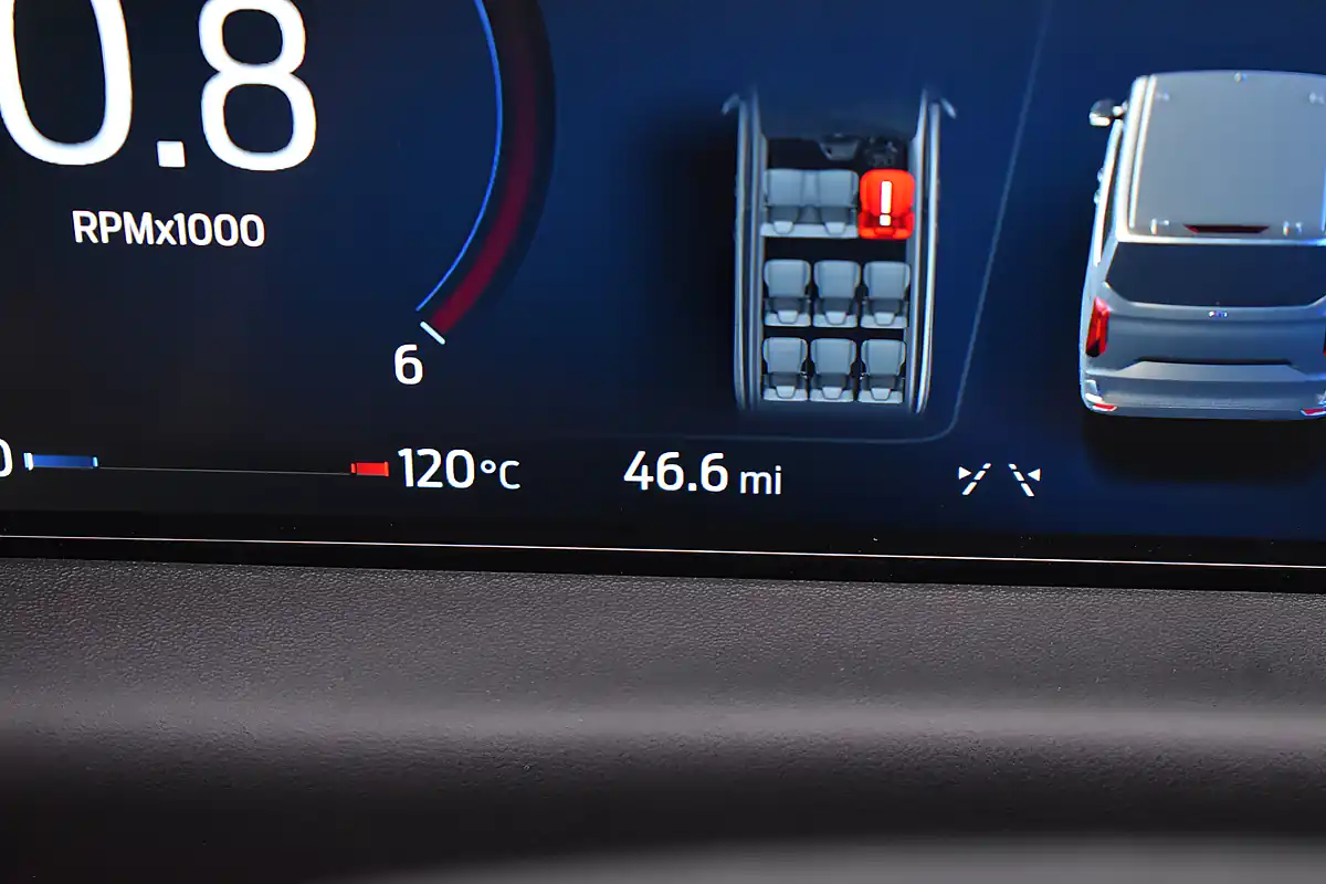 Used 2026 Ford Tourneo Custom Titanium Luxe Moondust Silver - Interior and Exterior details 9