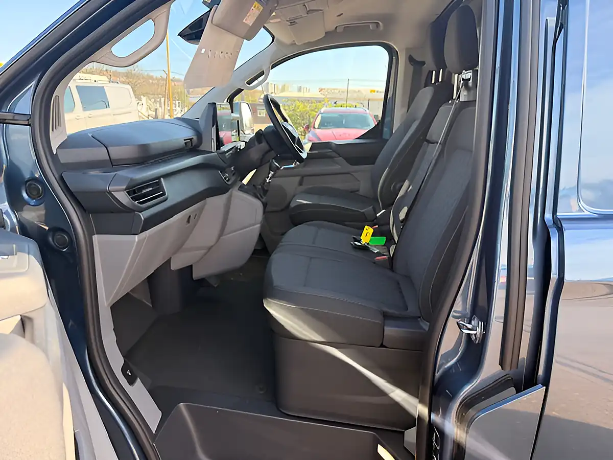 Used 2026 Ford Transit Custom 280 Limited L1 H1 Swb Blue - Interior and Exterior details 15