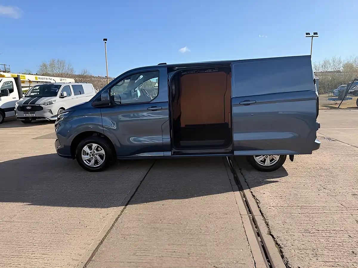 Used 2026 Ford Transit Custom 280 Limited L1 H1 Swb Blue - Interior and Exterior details 9