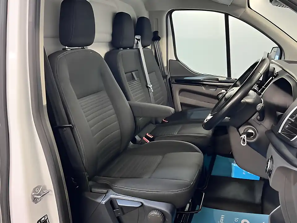 Used 2026 Ford Transit Custom 300 Limited Frozen White - Interior and Exterior details 10