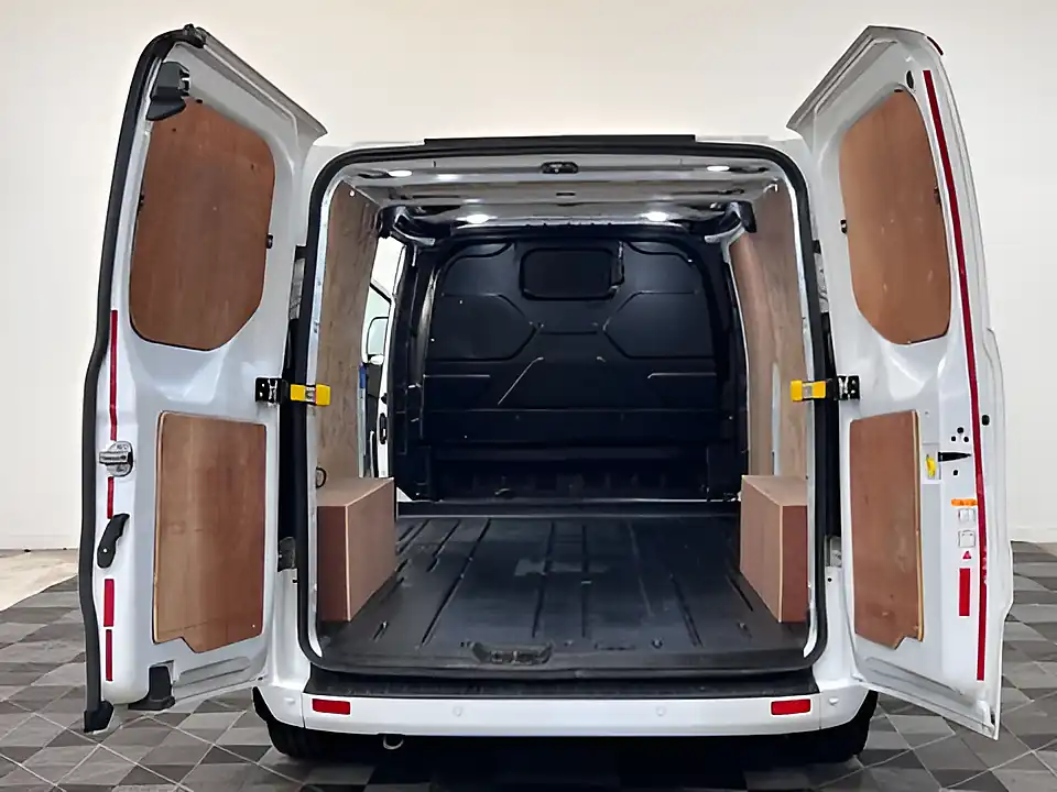 Used 2026 Ford Transit Custom 300 Limited Frozen White - Interior and Exterior details 16