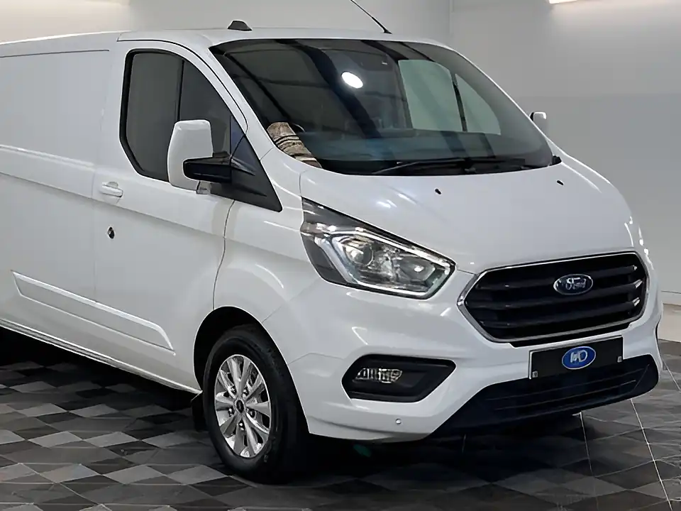 Used 2026 Ford Transit Custom 300 Limited Frozen White - Interior and Exterior details 17