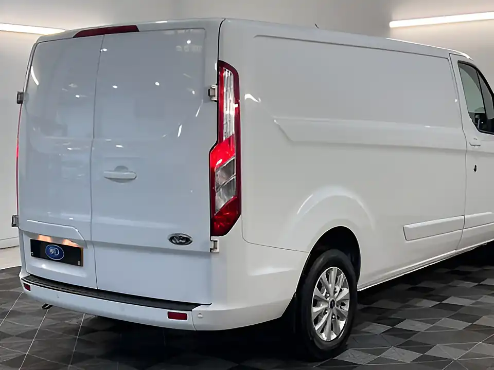 Used 2026 Ford Transit Custom 300 Limited Frozen White - Interior and Exterior details 18